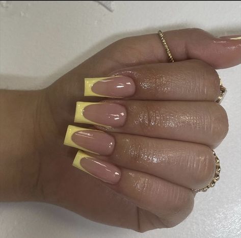 New Years Nails Acrylic, Bright Acrylic Nails, Acrylic Nails Yellow, Nails Acrylic Black, New Years Nails, Gold Nail Designs, Acrylic Nail Set, Summery Nails, Work Nails