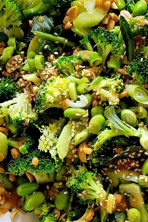 Peanut Broccoli, Broccoli Salad Recipe, Steamed Broccoli, Asian Inspired Recipes, Kinds Of Salad, Broccoli Salad, Edamame, Inspired Recipes, New Flavour