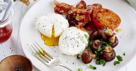 Half English breakfast English Breakfast Recipe, Soft Poached Eggs, Pancetta Recipes, Eggs Benedict Recipe, Full English Breakfast, Italian Breakfast, Egg Recipes For Breakfast, Filling Breakfast, English Breakfast