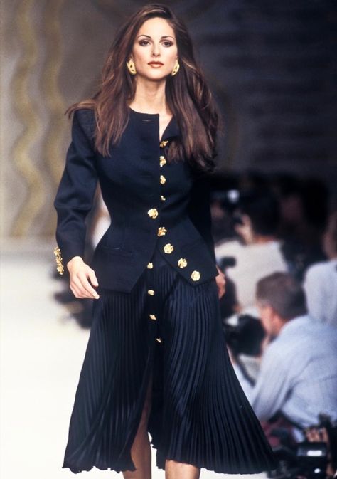 (Tasha de Vasconcelos for Valentino RTW SS 1993) Valentino 1993, 90s Runway Fashion, Runway Fashion Couture, Vintage Runway, Cream Face, 80s And 90s Fashion, The Royals, 1990s Fashion, Runway Models