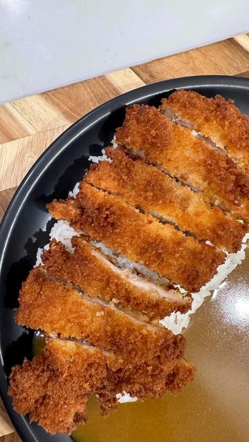 Julia Vuong on Instagram: "SPICY CHICKEN KATSU 🍛🌶️  Quick n delicious weeknight dinner idea! Make your tummy happy and try out this recipe 😋  Ingredients (4-5 katsus): -4-5 chicken thighs  -2 eggs  -3/4 cup AP flour  -1 tbsp garlic salt  -1/2 tbsp paprika  -1 tbsp garlic powder  -1 tbsp cayenne pepper -1 tbsp siracha seasoning -1 tsp pepper  -3 cups of panko  -frying oil   ENJOY!   #chickenkatsu #easyrecipe #cookingvideo #crispychicken #foodreels #japanesefood" Brenton Wood, Chicken Katsu, Cayenne Pepper, Frying Oil, Dinner Idea, Cooking Videos, Spicy Chicken, Crispy Chicken, Garlic Salt