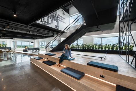 KeyW Offices – Herndon Small Office Lobby, Herndon Virginia, Karma Police, Government Office, Tiered Seating, Study Cafe, Sport Center, Office Lobby, Architects Office