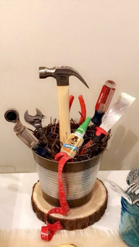 Tool Party Theme Men, Father’s Day Centrepiece, Carpenter Themed Party, Tools Centerpiece Ideas, Tool Box Centerpiece Ideas, Construction Fathers Day Ideas, Tool Centerpieces, Diesel Mechanic Graduation Party Ideas, Tool And Gadget Shower Ideas