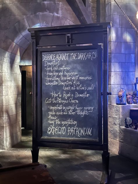 Dada Harry Potter Aesthetic, Dada Classroom Harry Potter, Dada Harry Potter, Dada Aesthetic, Defensive Magic, Sophia Aesthetic, Hogwarts Classroom, Professor Lupin, Classroom Chalkboard