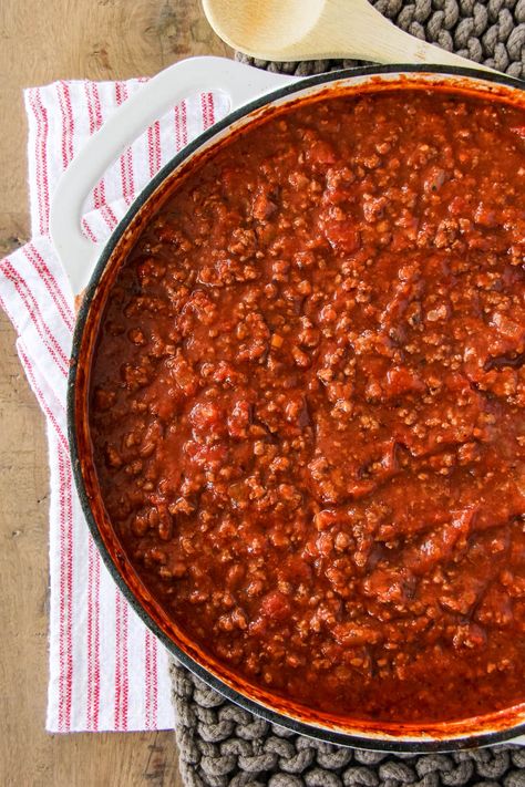 A homemade spaghetti sauce recipe (with meat) that you can have on your table in about 1 1/2 hours! Delicious served over fresh cooked pasta. Homemade Spaghetti Meat Sauce, Best Homemade Spaghetti Sauce, Best Spaghetti Sauce, Homemade Spaghetti Sauce Recipe, Shortbread Cookie Crust, Spaghetti Meat Sauce, Favorite Pasta Recipes, Best Spaghetti, Spaghetti Sauce Recipe