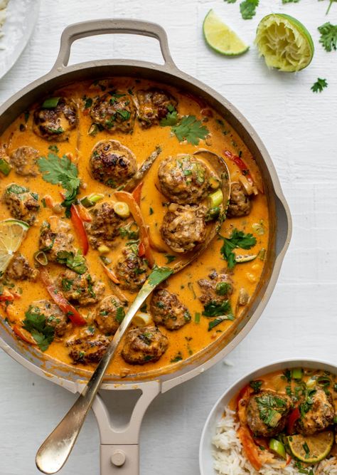 Pork Meatballs Recipe - Coconut Curry Pork Meatballs Keto Swedish Meatballs, Curry Meatballs, Low Carb Meatballs, Coconut Curry Sauce, Cooking Jasmine Rice, Desserts Keto, Pork Meatballs, Recetas Keto, Swedish Meatballs