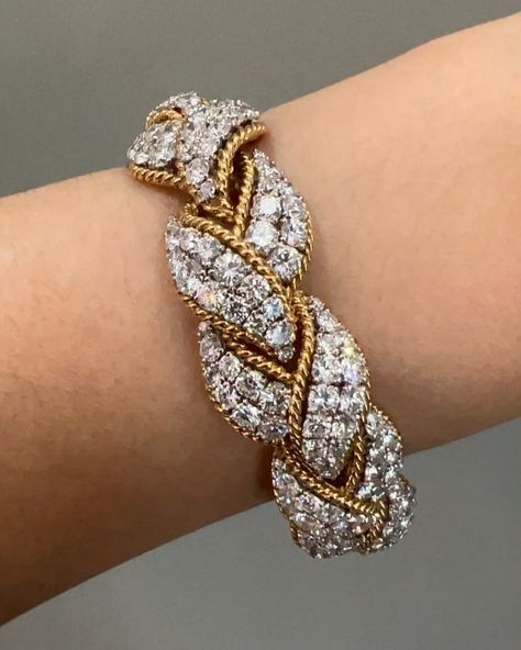 Simon Teakle (@simonteaklejewelry) posted on Instagram: “A diamond bracelet, designed as a series of intertwined leaf motifs with rope twist borders mounted in gold and platinum by Georges Lenfant…” • Jun 14, 2022 at 1:43pm UTC Modern Diamond Jewelry, Iconic Jewelry, Cowry Shell, Diamond Bracelet Design, Bangles And Bracelets, Rope Twist, Candy Christmas, Gold Jewellery Design Necklaces, Bracelet Design