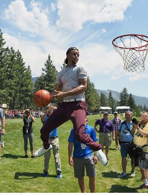 Steph And Ayesha, The Curry Family, Lacrosse Boys, Basketball T Shirt Designs, Strength In Numbers, Warriors Basketball, Sports Page, Perfect Golf, My Nephew