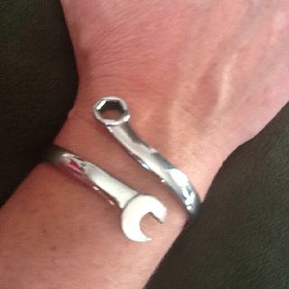 Sincity.com wrench bracelet Handyman Gifts, Found Object Jewelry, Industrial Jewelry, Country Girl Style, Garage Art, Old Tools, Metal Projects, Industrial Chic, Found Object