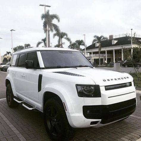 Range Rover White, Defender Car, New Land Rover Defender, Defender 130, New Defender, Best Suv, Car Tips, Top Luxury Cars, New Suv