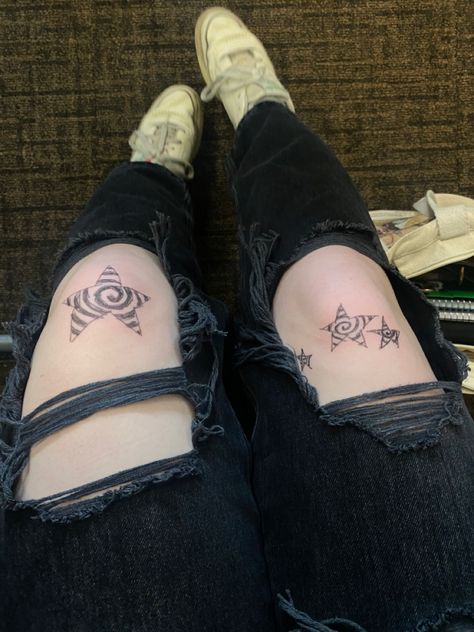 Knee Star Tattoo, Grunge Emo Aesthetic, Cute Grunge, Emo Aesthetic, Star Tattoo, On Knees, Tat Ideas, Aesthetic Look, Tattoo Inspo