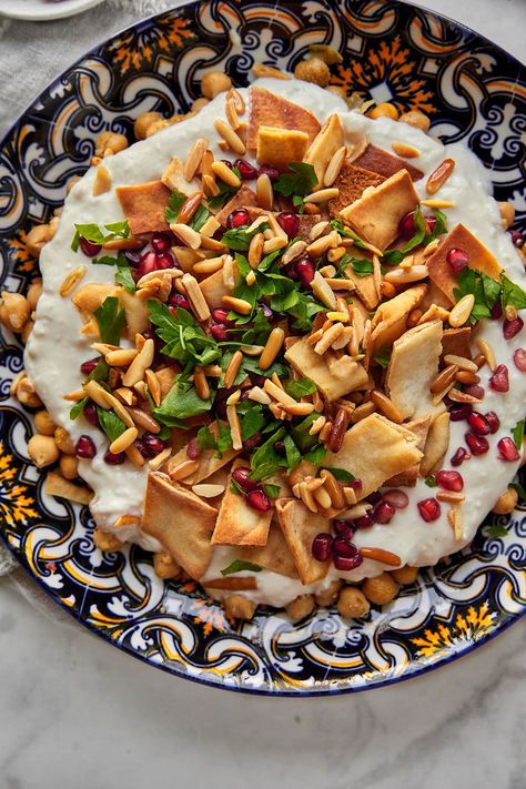 The easiest fatteh hummus, an easy chickpea fatteh that uses canned chickpeas and layers them with the best yogurt sauce and crispy bread. #chickpeas #fatteh #hummus #middleeasternfood Fatteh Hummus, Crumb Recipe, Crispy Bread, Asian Side Dishes, Breakfast Sides, Dry Chickpeas, Middle Eastern Dishes, Dairy Free Yogurt, My Favorite Recipes