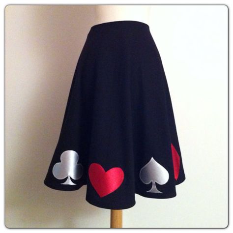 Black Rockabilly Skirt Appliqued Pin Up QUEEN by MoonbootStudios, $89.00 Deck Of Card Outfits, Queen Of Hearts Skirt, Alice In Wonderland Accessories, Red Queen Costume, Rockabilly Skirt, Card Costume, Costume Carnaval, Queen Of Hearts Costume, Skirt Inspiration