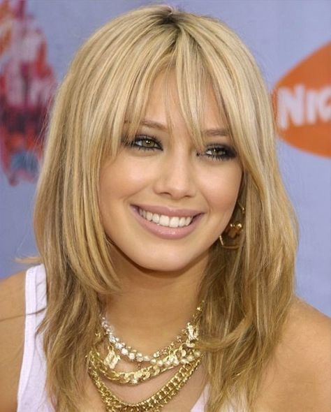 2000s Medium Hair, Hilary Duff Bangs 2000s, 2000s Straight Layered Hair, 2000s Hair Layers, Layered Hair 2000s, 2000s Bangs Hair, 2000s Haircuts Layers, Hillary Duff 2000, Haircuts 2000s