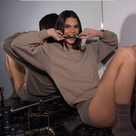 Kendall Jenner News, Kylie Jenner News, Stefanie Scott, Kendall Jenner Makeup, Shenae Grimes, Ciara Bravo, Indiana Evans, Aimee Teegarden, Jenner Makeup