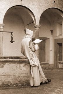 Carthusian Monks, Roman Catholic Art, Franciscan Friar, San Juan Pablo Ii, Catholic Aesthetic, Monastic Life, The Book Thief, The Cloisters, Anatomy Poses