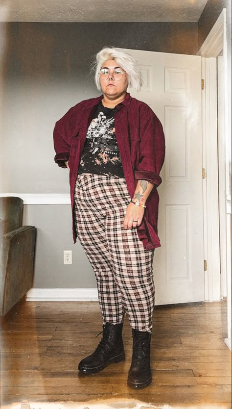 Casual Enby Outfits, Punk Fall Outfits Plus Size, Punk Autumn Outfit, Grunge Work Outfit Plus Size, Plus Size Outfits Nonbinary, Midsize Flannel Outfit, Plus Size Alt Style, Adrogonus Outfits Plus Size, Soft Goth Plus Size