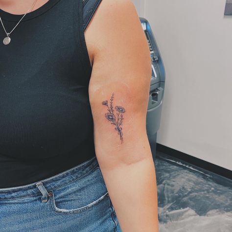 oxeye daises and lavender flower tattoo <3 Lavender Flower Tattoo, Lavender Tattoo, Lavender Flower, Lavender Flowers, Summer 2023, Flower Tattoo, Daisy, Lavender, Tattoos