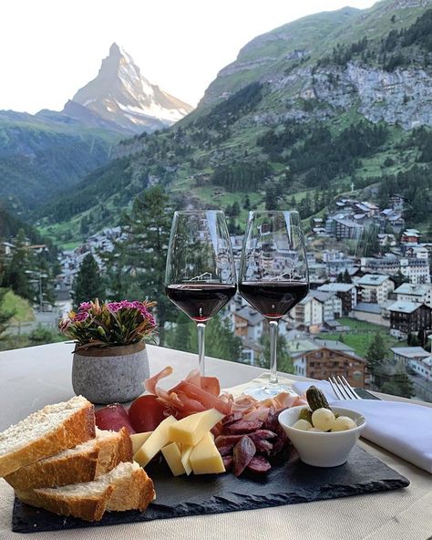 Anyone up for a little evening charcuterie with a view of the Matterhorn in the Swiss Alps??? Life is good!!! Let's plan for the not so distant future! Contact ToaD at vacations@travelonadream.com to book a trip to Switzerland - because this too shall pass. #travelonadream #SwissAlps #matterhorn #zermott #Switzerland #ToaD #adventureawaits 📸 @swissmountainview