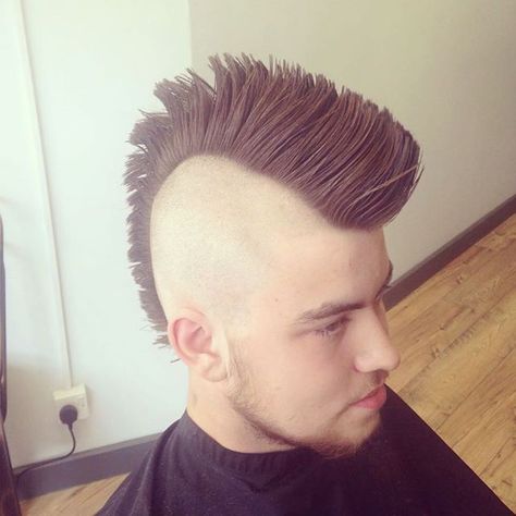 Mohawk Men, Mohawk Haircut, V Hair, Shaving Your Head, Mohawks, Undercut Pompadour, Disconnected Undercut, High Fade, Mens Hair Trends