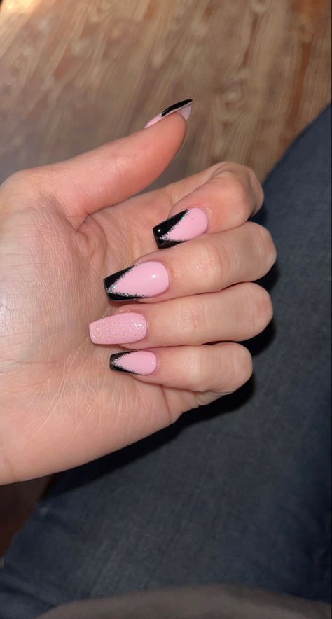 Coffin Acrylic Nails Pink And Black, Pink Nail With Black Tip, Light Pink With Black Nails, Pink And Black Square Acrylic Nails, Pink And Black French Tip Nails Coffin, Light Pink And Black Nails Design, Pink Black French Nails, Black And Pink Sparkly Nails, Pink And Black Nails Medium Length