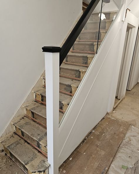 A mix of white and black for a sleek glass banister. Loving the modern look 👌🏼 #staircasebanisters #glassbalustrades #embeddedglass #blackandwhitebanister #black&white White Staircase With Black Handrail, Black And Glass Banister, Staircase Glass Handrail, Glass Banister Landing, Glass Bannister, Glass Staircase With Wood Handrail, Staircase Design, Sleek, White And Black