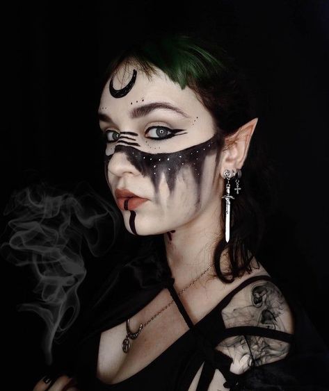 Dungeons And Dragons Makeup, Gothic Elf Makeup, Dark Elf Makeup Halloween, Goth Elf Makeup, Dark Elf Makeup Looks, Evil Elf Makeup, Elven Makeup Looks, Dark Fae Make Up, Pagan Makeup Witch