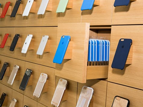 Apple Store Interior, Apple Store Design, Electronics Store Design, Jony Ive, Iphone Store, Mobile Shop Design, Store Shelves Design, Retail Store Interior Design, Retail Space Design