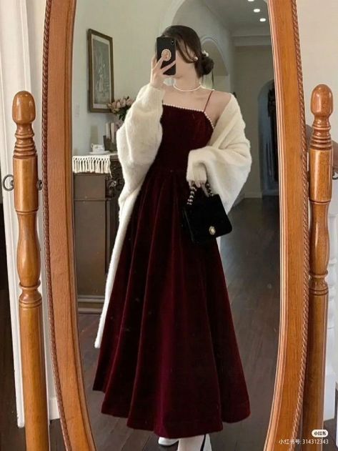 Dark Teal Dress Outfit, Maroon And Black Outfit, Teal Dress Outfit, Maroon Dress Outfit, Face Hide Pic, Wine Red Aesthetic, Elegant Dinner Outfit, Planing Board, Maroon Red Dress