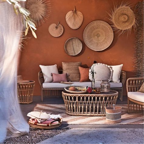 3x mediterrane sfeer in je tuin | tuininspiratie | vtwonen Have Inspiration, Terrace Design, Styl Boho, Boho Interior, Bohemian Home, Chic Home, Wall Color, Patio Decor, Garden Inspiration