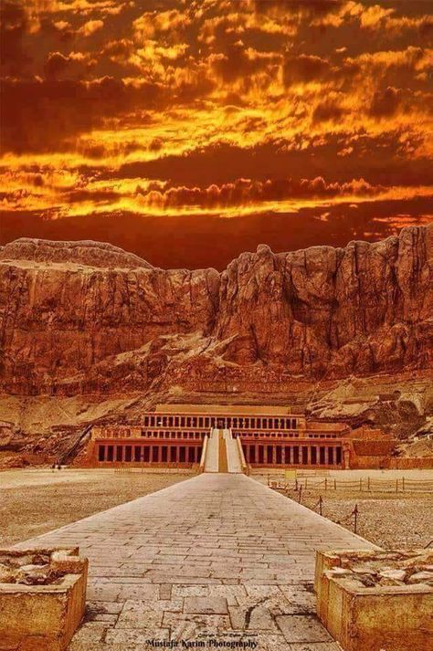 Hatshepsut Temple, Deir el Bahri, Egypt Starověký Egypt, Architecture Antique, Luxor Egypt, Valley Of The Kings, Egypt History, Egyptian History, Ancient Egyptian Art, Egypt Travel, Ancient Aliens