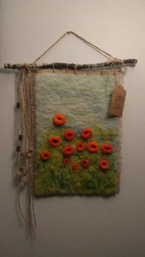 Wet Felted Wall Hangings, Needle Felt Pictures, Felted Wall Hangings, Nuno Felting Tutorial, Tovad Ull, Felt Wall Hanging, Landscape Art Quilts, Yarn Painting, Needle Felting Diy