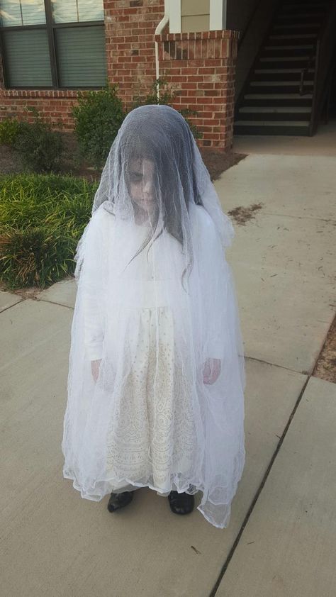 Ghost Halloween Costume, Vintage Halloween Costume, Ghost Costume, Halloween Costumes Makeup, Halloween Contest, Family Halloween Costumes, Halloween 2018, Creative Halloween Costumes, Halloween 2017