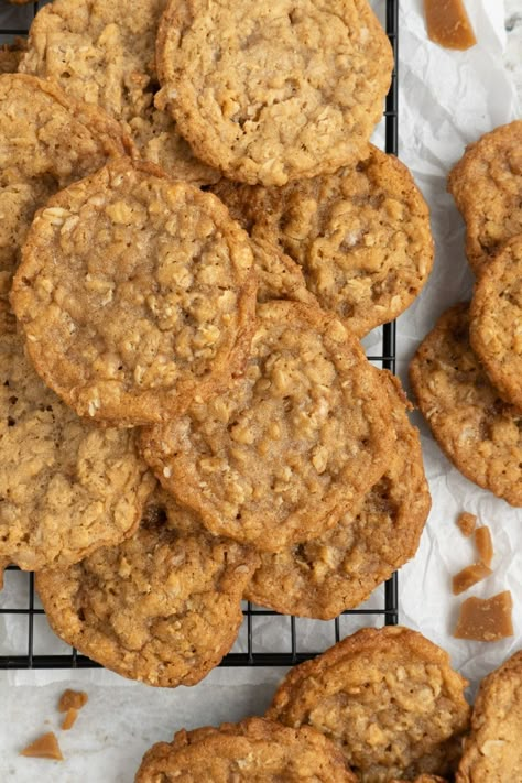 Toffee Bits Recipe, Oatmeal Toffee Cookies, Toffee Cookie Recipe, Soft Oatmeal Cookies, Fudge Pie, Raw Cookie Dough, Homemade Oatmeal, Toffee Bars, Toffee Cookies