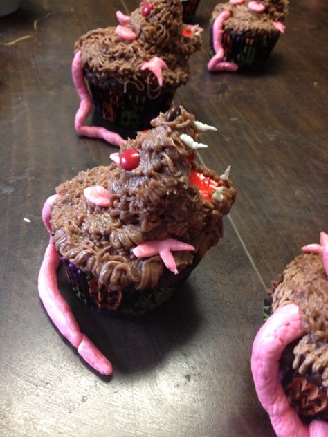 Rat cupcake Birthday Desert, Scary Food, Ugly Cakes, Hedgehog Cake, Specialty Cake, Funny Birthday Cakes, Halloween Baking, Beautiful Cupcakes, Cake Inspo