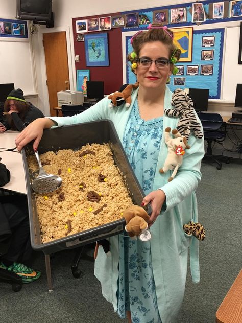 Crazy Cat Lady visited school today. Can you believe the kids voted me scariest costume🎃 Cat Lady Trunk Or Treat, Crazy Cat Lady Trunk Or Treat, Crazy Cat Lady Costume, Dog Halloween Costume, Halloween Costumes For Teens Girls, Easy Halloween Food, Festival Ideas, Scary Costumes, Costume Women