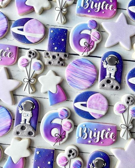 Two The Moon Cookies, Galaxy Cookies, Birthday Biscuits, Royal Cookies, Moon Cookies, Balloon Cookies, Frozen Birthday Cake, Cookie Cake Birthday, Sugar Cookie Royal Icing