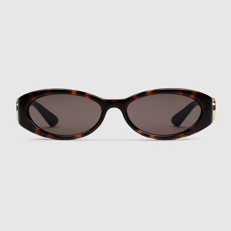 Oval frame sunglasses in tortoiseshell | GUCCI® International Contemporary Logo, Italian Coast, Beach Clubs, Group Gifts, Sunglass Hut, Oval Sunglasses, Oval Frame, Grey Lenses, Microfiber Cloth