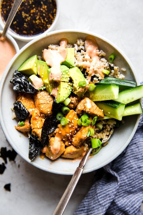 Homemade teriyaki chicken sits atop a bed of steamed, seasoned rice, along with crunchy cucumbers and creamy avocado in this healthy, easier-than-it-looks sushi bowl dinner. Chicken Teriyaki Sushi, Teriyaki Sushi, Teriyaki Chicken Bowl Recipe, Chicken Sushi, Teriyaki Rice, Teriyaki Chicken Bowl, Chicken Bowl Recipe, The Modern Proper, Modern Proper