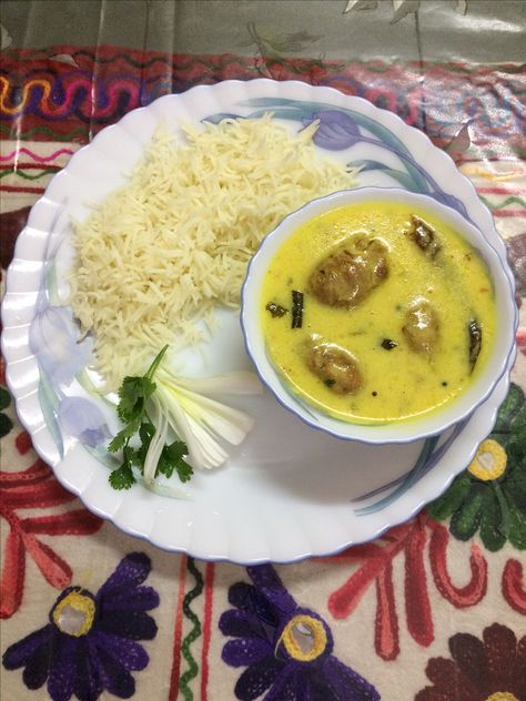 Kadhi Chawal Photography, Kari Chawal, Kadi Chawal Recipe, Chhole Chawal Snap, Kadi Chawal, Dal Khichdi Photography, Indian Dinner Menu, Dubai Video, Food Snap