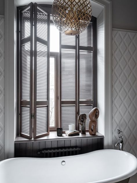 Bathroom With A Window, Burgundy Bedroom, Moscow Apartment, Bathroom Fragrance, Interior Window Shutters, London Interior Design, London Interior, Wooden Shutters, Flat Interior