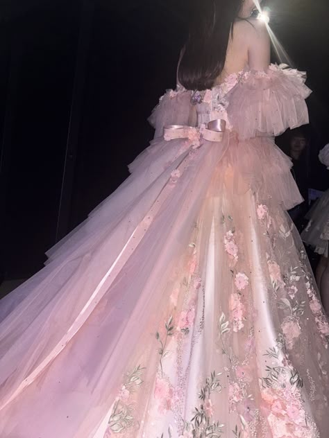 Pretty Princess Aesthetic, Enchanted Night, Singer Aesthetic, Aesthetic Princess, Princess Hours, Classical Dress, Ballroom Gowns, Magical Dress, Ballroom Dresses