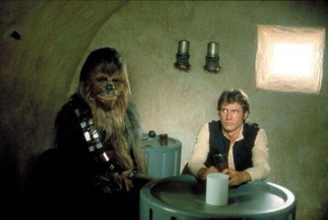 Chewbacca and Han Solo in the cantina Star Wars Episode 4, Han Solo And Chewbacca, Star Wars Character, Star Wars Episode Iv, Classic Star Wars, Star Wars 1977, Star Wars Trilogy, Golden Honey, Han Solo