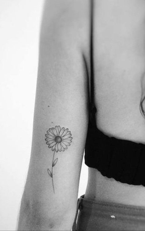 Sunflower Tattoo On Hand, Daisy Wrist Tattoo, Fine Line Daisy Tattoo, Girasoles Tattoo, Inner Thigh Tattoos, Daisy Tattoo Designs, Baby Tattoo Designs, Crazy Tattoos, Flower Wrist Tattoos