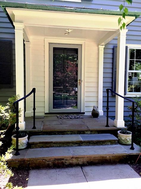 Wrought Iron Stair Railing Outdoor Porch, Front Porch Hand Railing Ideas, Outside Stair Railing Ideas, Iron Front Porch Railing, Iron Hand Rails For Stairs, Stair Railing Exterior, Hand Rail Ideas Outdoor, Iron Porch Railing Ideas, Wrought Iron Stair Railing Outdoor