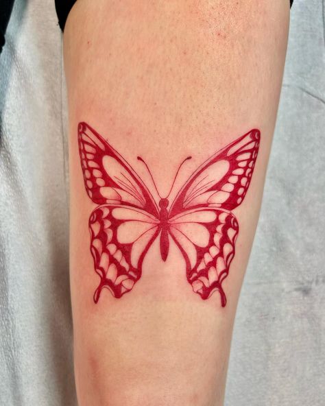 Gorgeous red monarch butterfly tattoo on the thigh done by @colleenajsmith!! We really like how this turned out! 😍⁠ ⁠ "Let’s take a moment to appreciate the power and sophistication of the garnet red butterfly Rebecca wanted to match with her black and grey monarch on the other side!⁠ This is a spicy spot but the end result was well worth the wait! So happy we could do this one Rebecca! They look fantastic on you!🤗✨🙏🦋" - Colleen⁠ Black Red Tattoo, Red Butterfly Tattoo, Butterfly Thigh Tattoo, Monarch Butterfly Tattoo, Butterfly Tattoo Stencil, Unique Butterfly Tattoos, Butterfly Wrist Tattoo, 16 Tattoo, Mama Tried