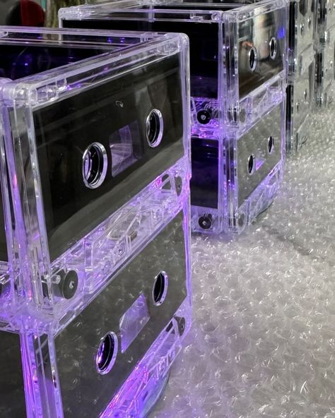 Stop, collaborate, and listen! 🎶 Swipe to see the show-stopping centerpieces from this iconic 40th birthday bash! #90sBirthdayBash #40AndFabulous #ThrowbackToThe90s #RetroBirthday #NinetiesVibes #PartyLikeIts1999 #40thBirthdayParty #90sThrowback #CassetteTapeCool #BoomboxBirthday #NinetiesStyle #NeonNostalgia #Totally90s #BackToThe90s #BirthdayInThe90s #NostalgiaParty #oldschoolparty Party Like Its 1999, 40 And Fabulous, 90s Throwback, Retro Birthday, Birthday Bash, Cassette Tapes, 40th Birthday, Birthday Decorations, Old School