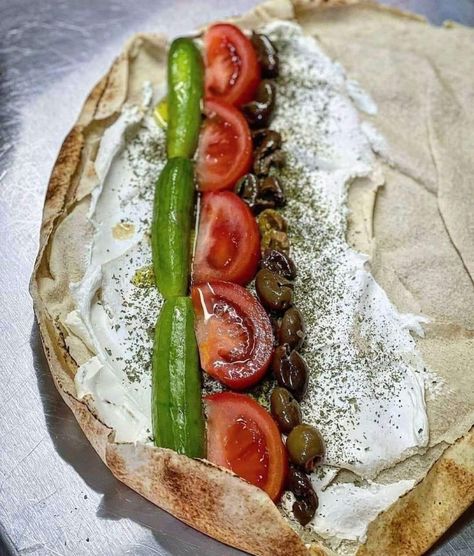 Arabic Sandwich, Lebanese Food Recipes, Batch Recipes, Syrian Food, Lebanese Food, Healthy Food Menu, Midnight Snack, Healthy Food Dishes, Food Babe