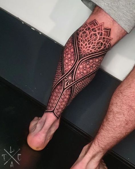 Geometric Arrow Tattoo, Mandala Tattoo Men, Geometric Lion Tattoo, Shoulder Sleeve Tattoos, Chakra Tattoo, Skull Art Tattoo, Rose Shoulder Tattoo, Tattoos For Women Half Sleeve, Leg Tattoo Men