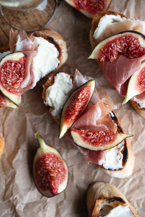 Fig Crostini with Prosciutto and Pecorino Cream - Inside The Rustic Kitchen Figs And Prosciutto, Prosciutto Wrapped Figs, Fig Crostini, Italian Christmas Recipes, Pea Pesto, Italian Drinks, Cheese Alternatives, Prosciutto Wrapped, Crostini Recipes